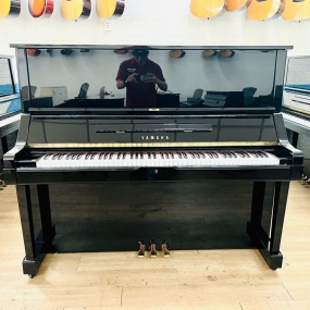 Piano cơ Yamaha UX