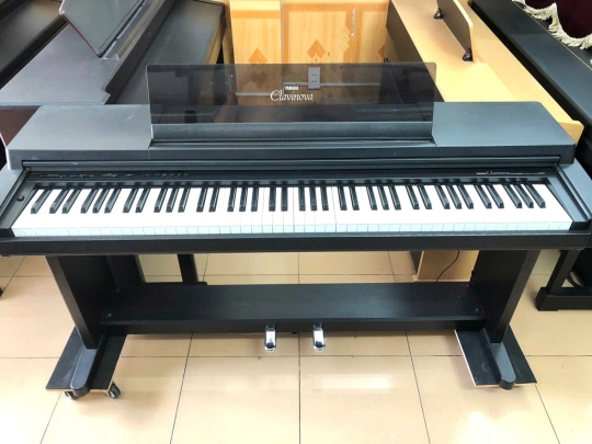Đàn piano Yamaha CLP-550