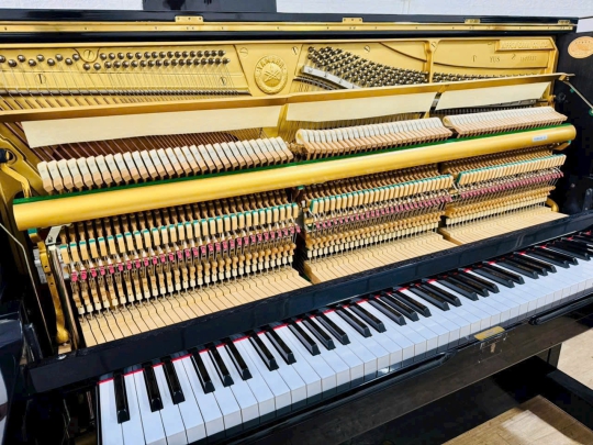 Đàn Piano cơ Yamaha YUS