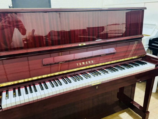 Đàn Piano cơ Yamaha W108B