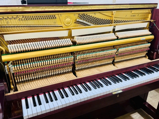 Đàn Piano cơ Yamaha W108B
