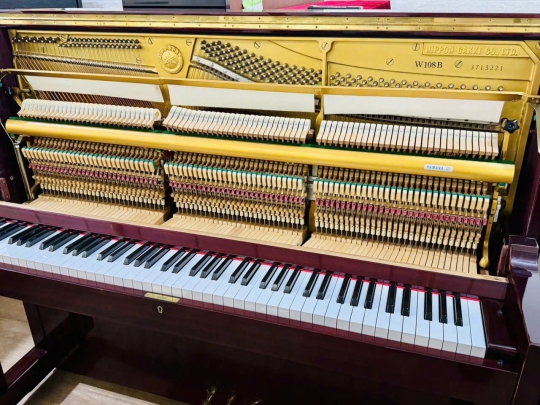 Đàn Piano cơ Yamaha W108B