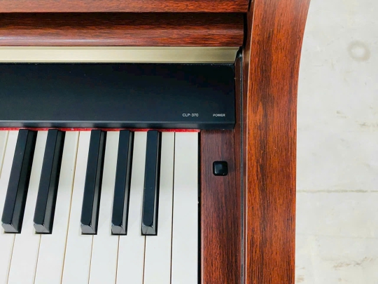 Đàn piano điện Yamaha CLP-370M
