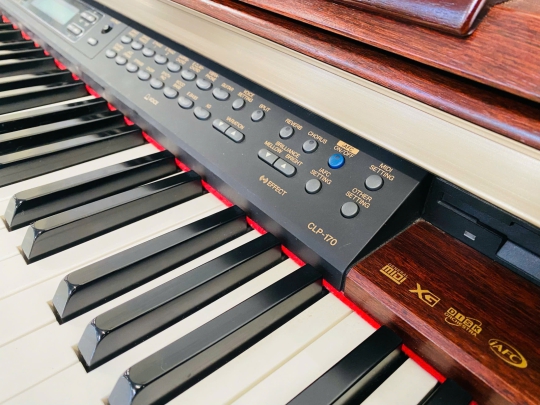Đàn Piano Điện Yamaha CLP-170 M