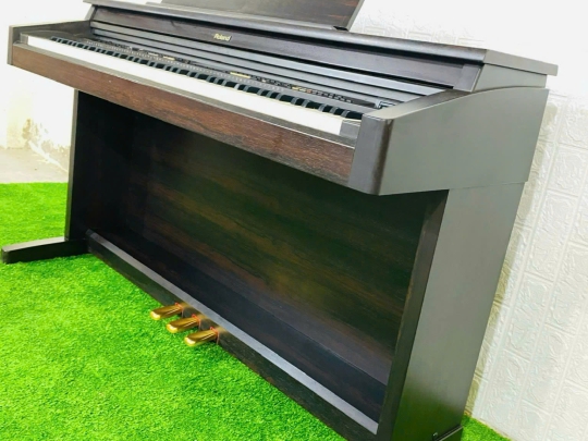 Piano Roland KR-375