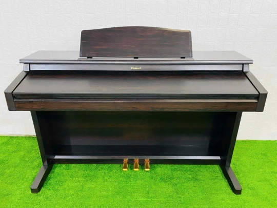 Piano Roland KR-375