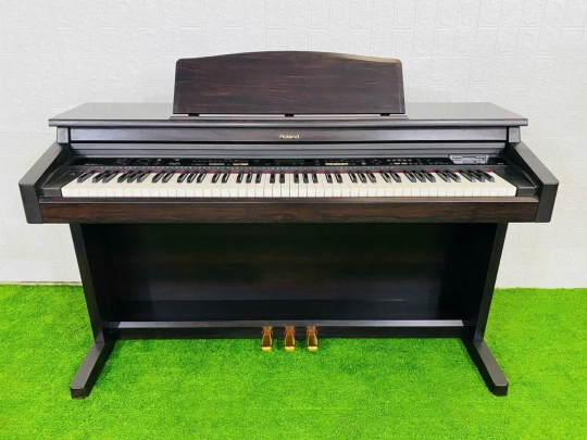 Piano Roland KR-375