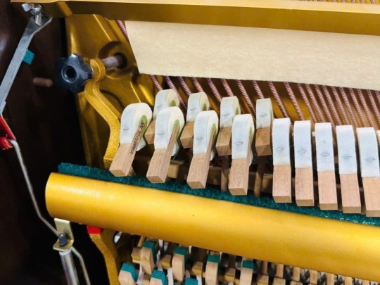 Piano cơ Yamaha W102