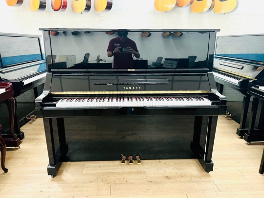 Piano cơ Yamaha UX