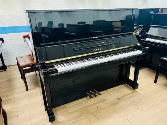 Piano cơ Yamaha UX
