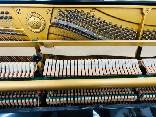 Piano cơ Yamaha UX