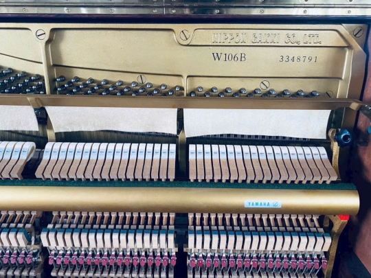 Piano cơ Yamaha W106B
