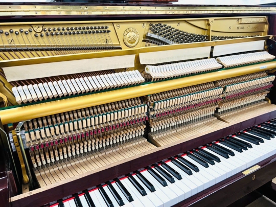 Piano cơ Yamaha W108B