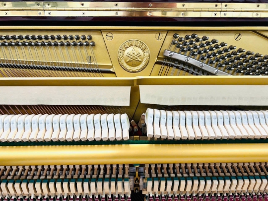 Piano cơ Yamaha W108B