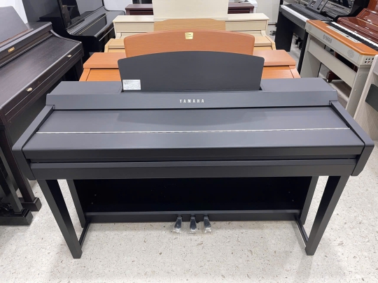 Piano Yamaha CVP-605
