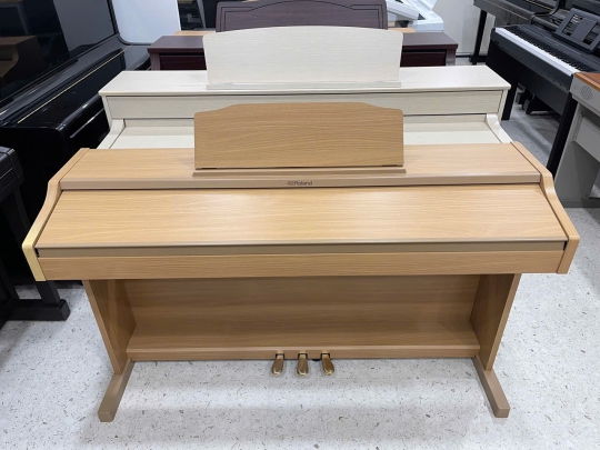Piano Roland RP-501