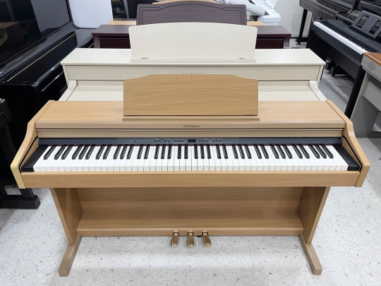 Piano Roland RP-501