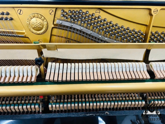 Piano cơ Yamaha UX