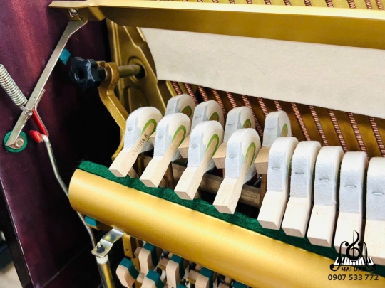Piano cơ Yamaha W108B