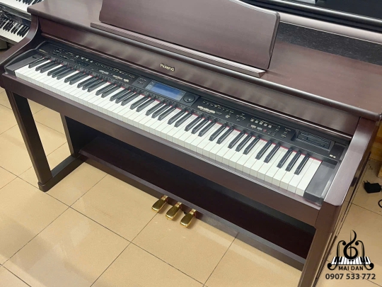 Piano Roland KR-575