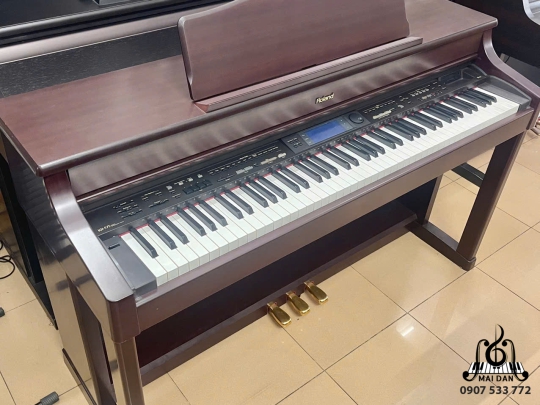 Piano Roland KR-575