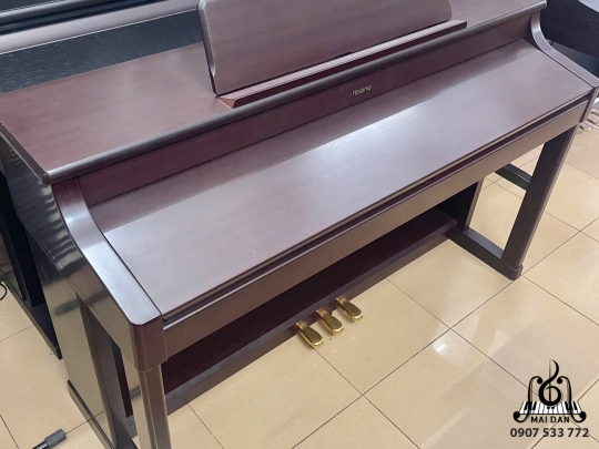 Piano Roland KR-575