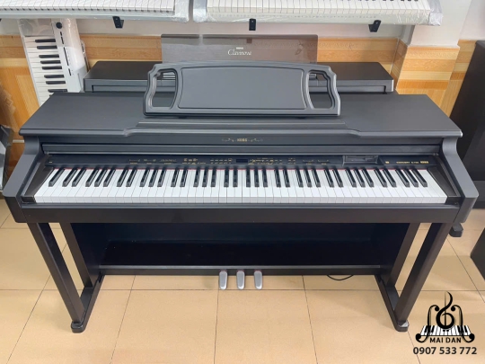 Piano Korg C-700